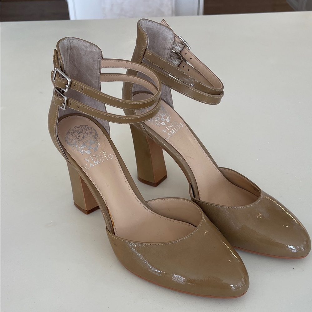 Neutral heel Vince Camuto Dorinda Beige Strappy Patent Heels size 8.5